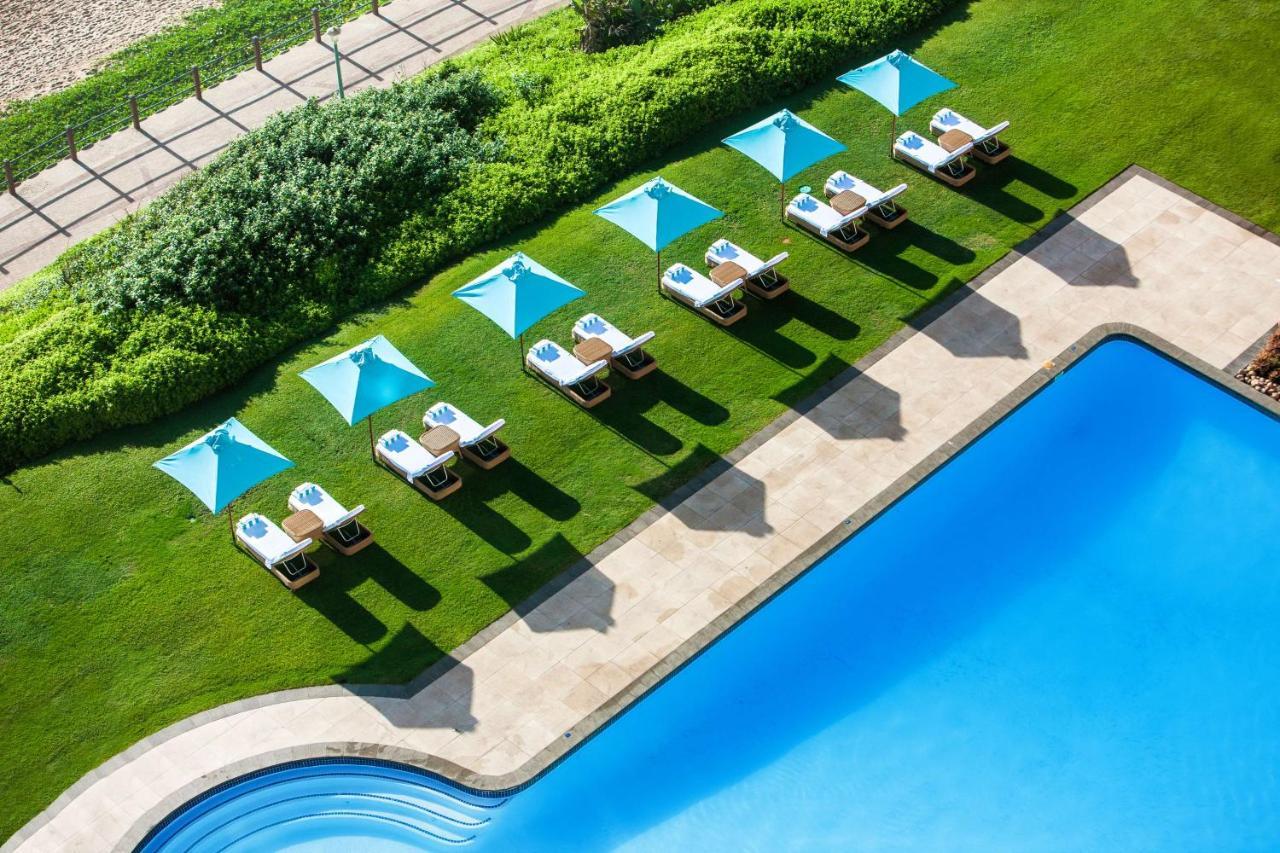 Beverly Hills Durban Exteriör bild The pool at the hotel