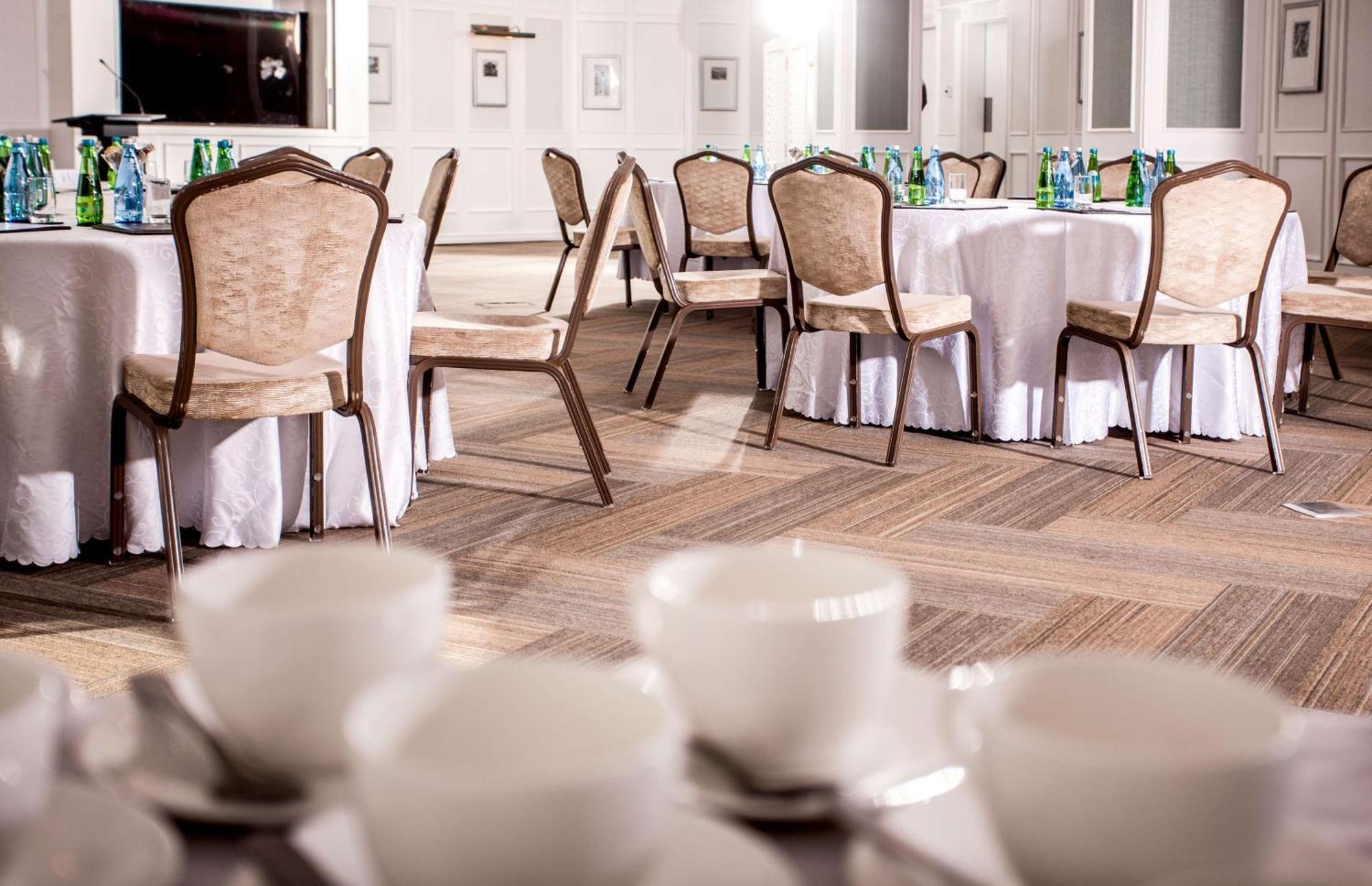 Beverly Hills Durban Exteriör bild The meeting room