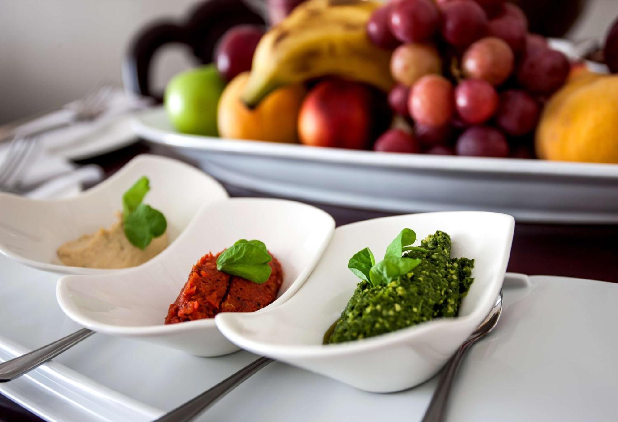 Beverly Hills Durban Exteriör bild Hummus, baba ghanoush and pesto