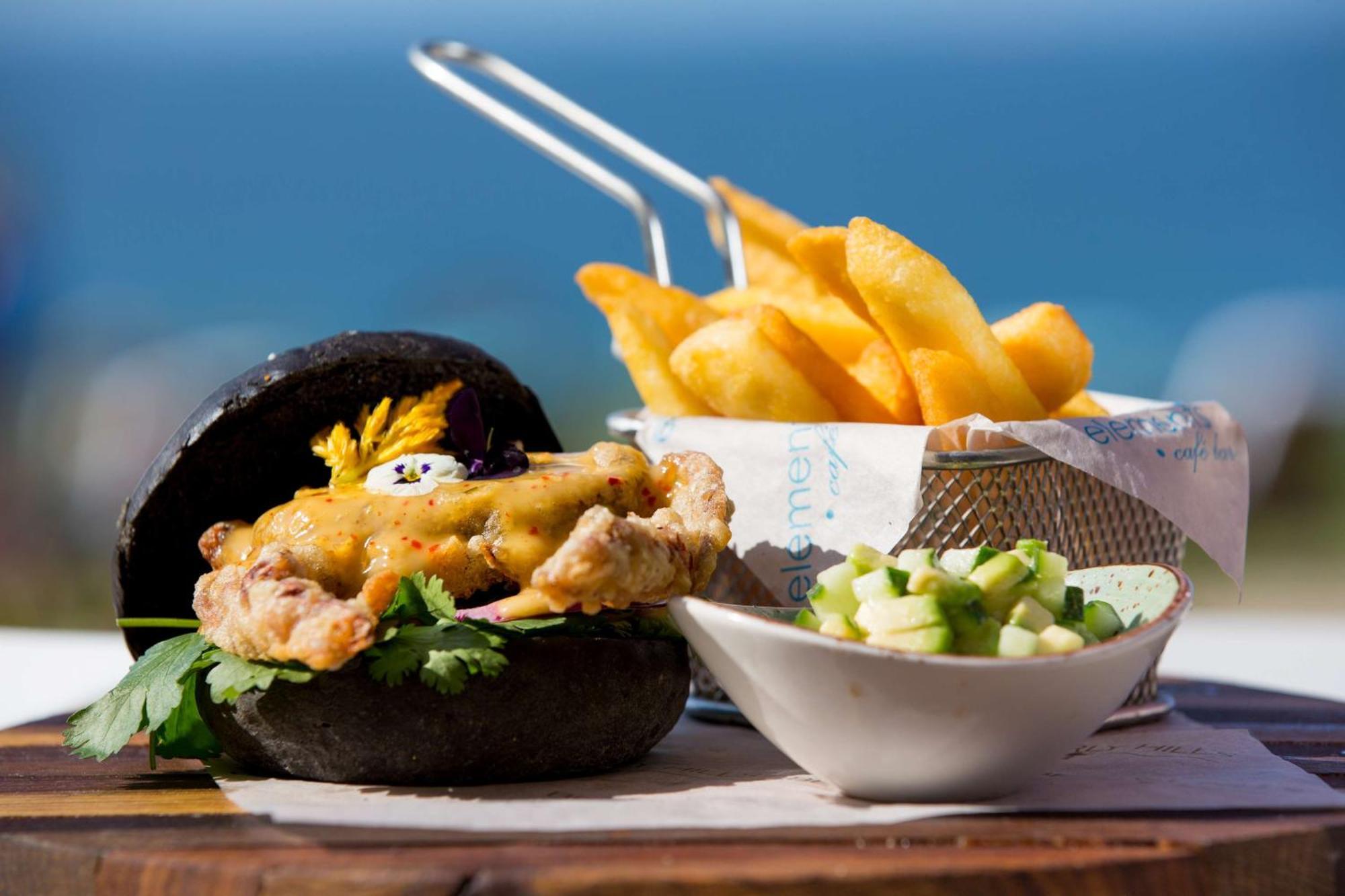 Beverly Hills Durban Exteriör bild A burger at the restaurant