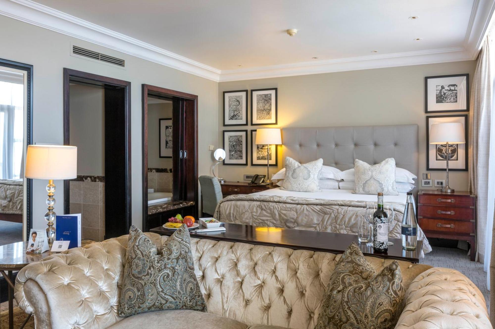 Beverly Hills Durban Exteriör bild A suite at the hotel