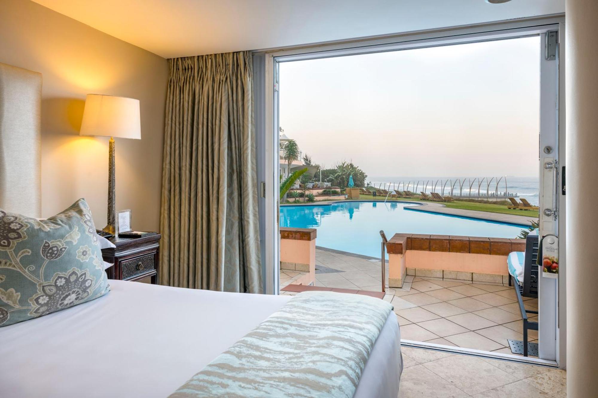 Beverly Hills Durban Exteriör bild A room at the Hilton Tel Aviv