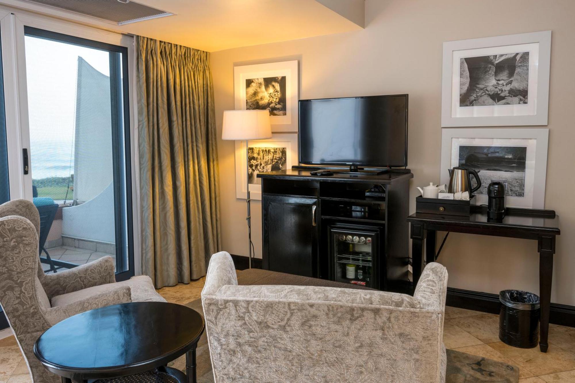 Beverly Hills Durban Exteriör bild A living room at the Four Seasons Resort