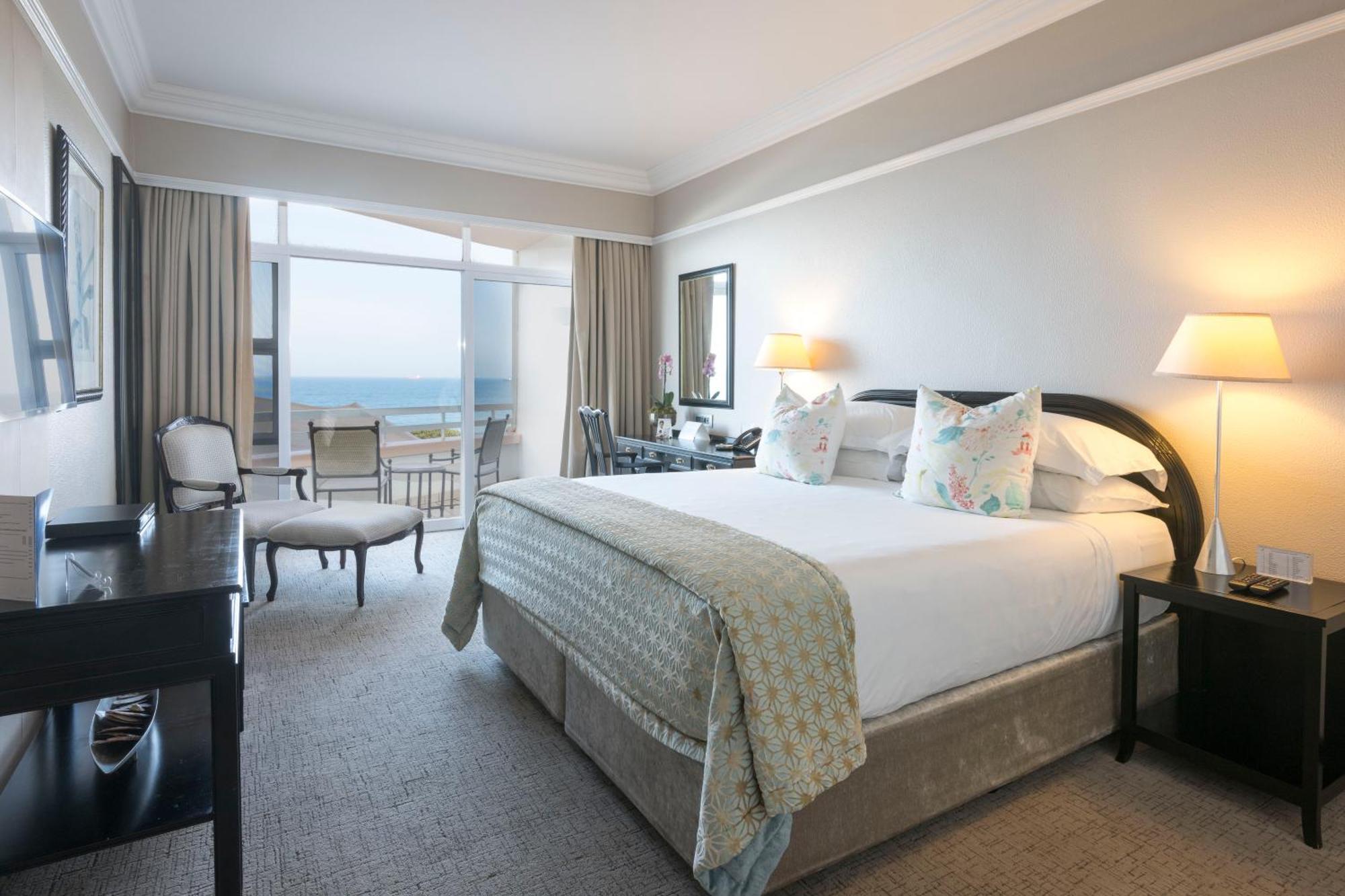 Beverly Hills Durban Exteriör bild A room at the Cape Town Protea Hotel