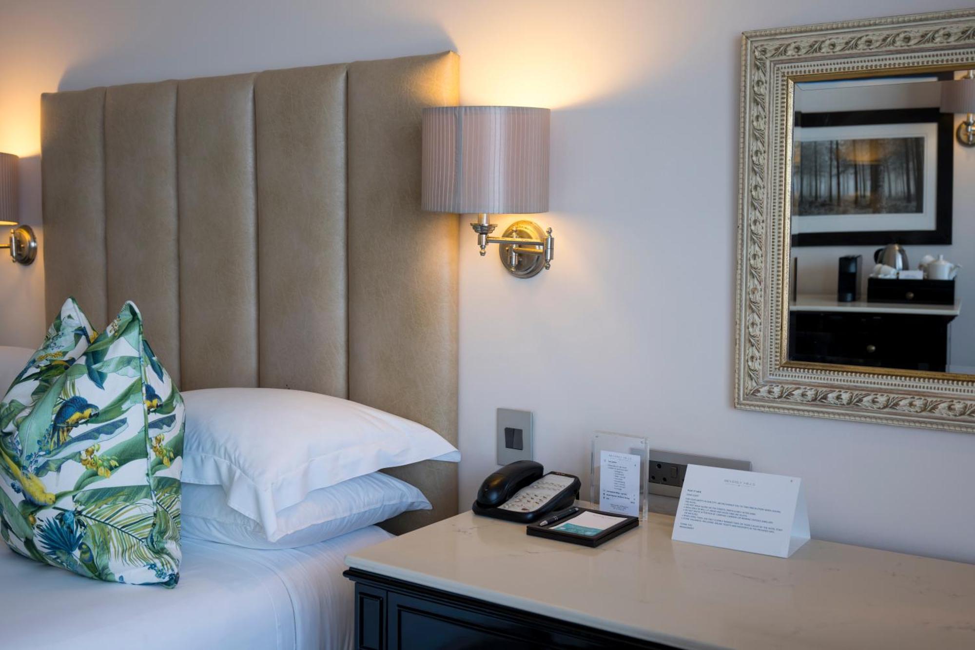 Beverly Hills Durban Exteriör bild A room at the hotel