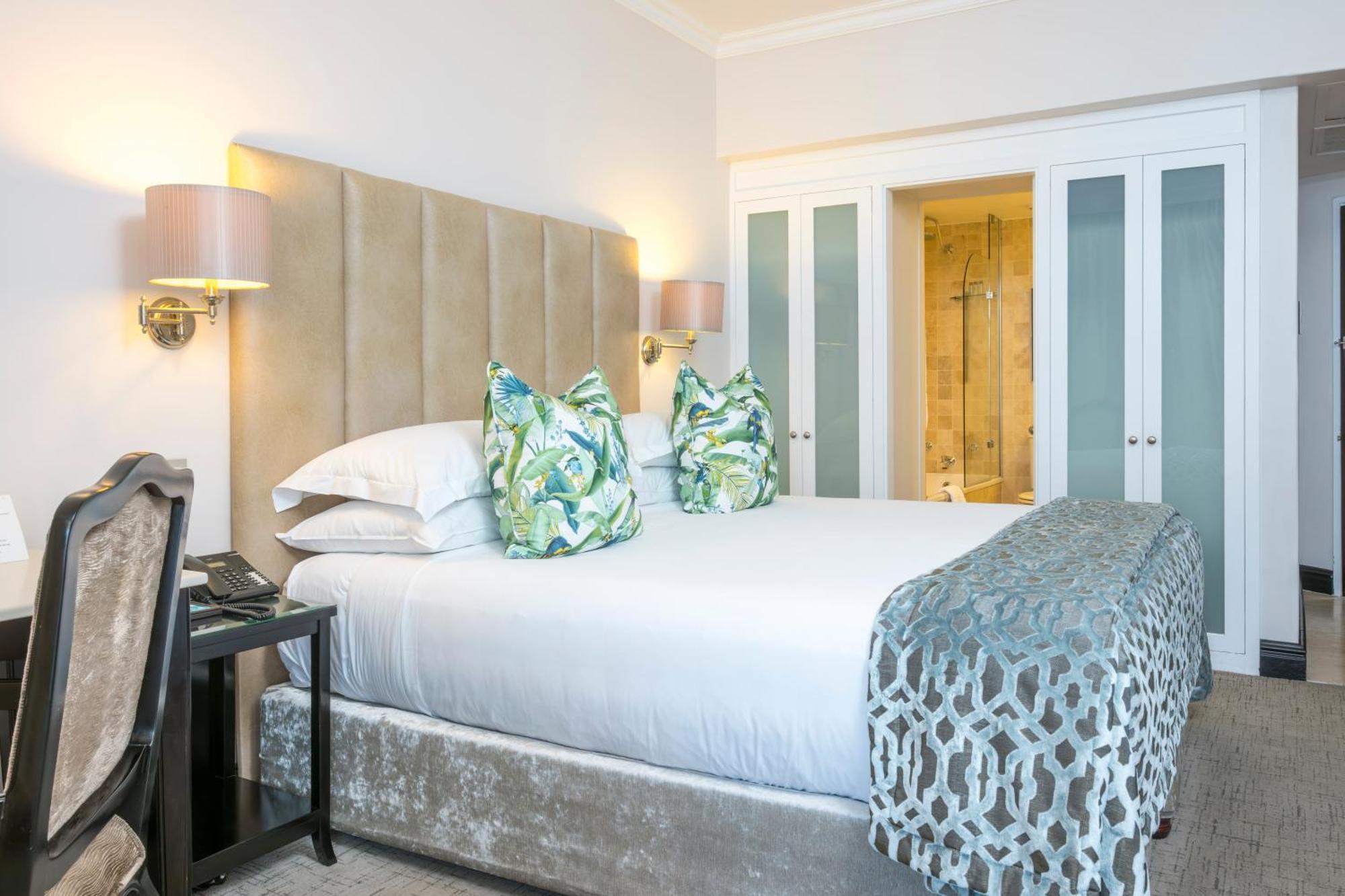 Beverly Hills Durban Exteriör bild A bedroom at the hotel