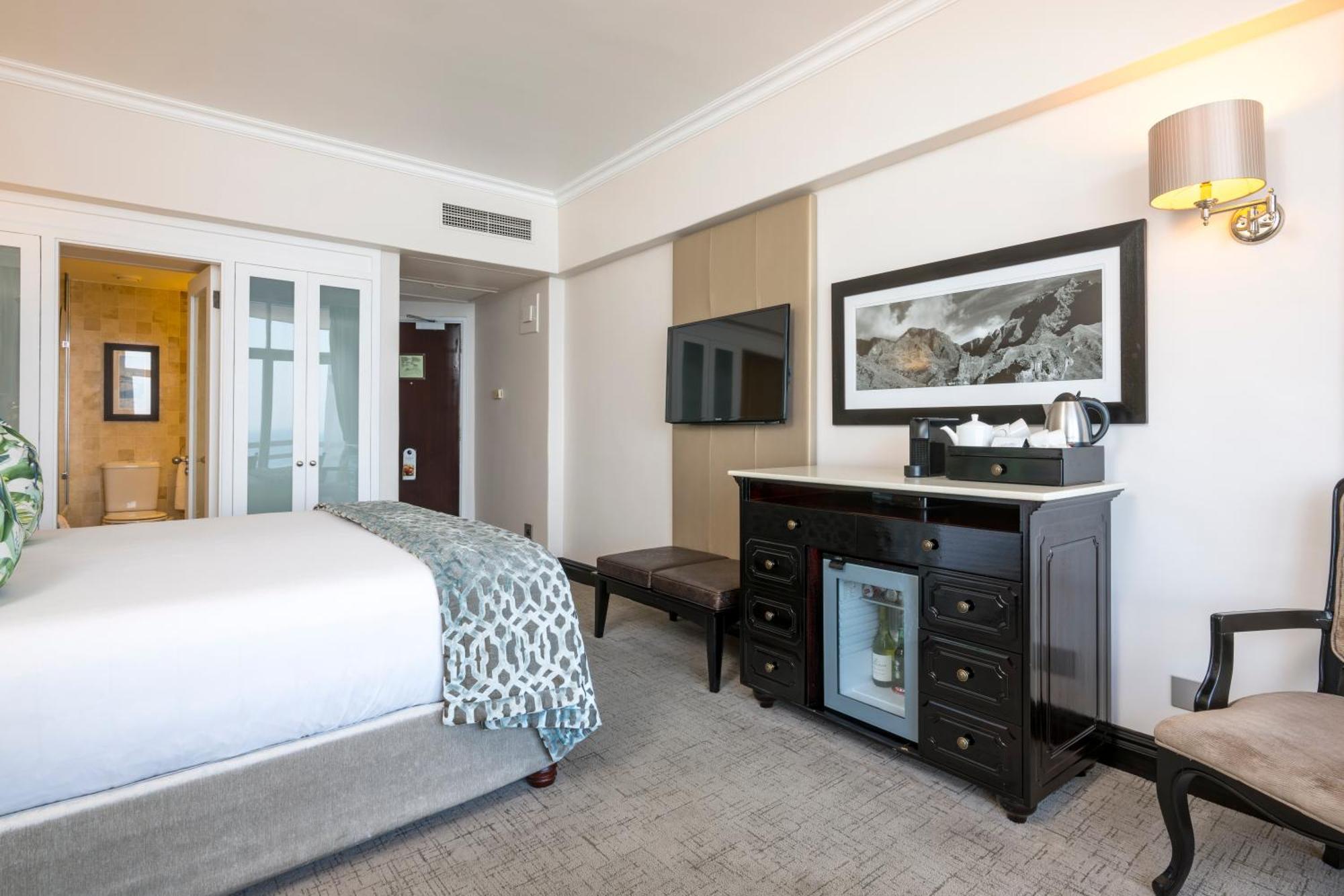 Beverly Hills Durban Exteriör bild A room at the Hilton London Paddington