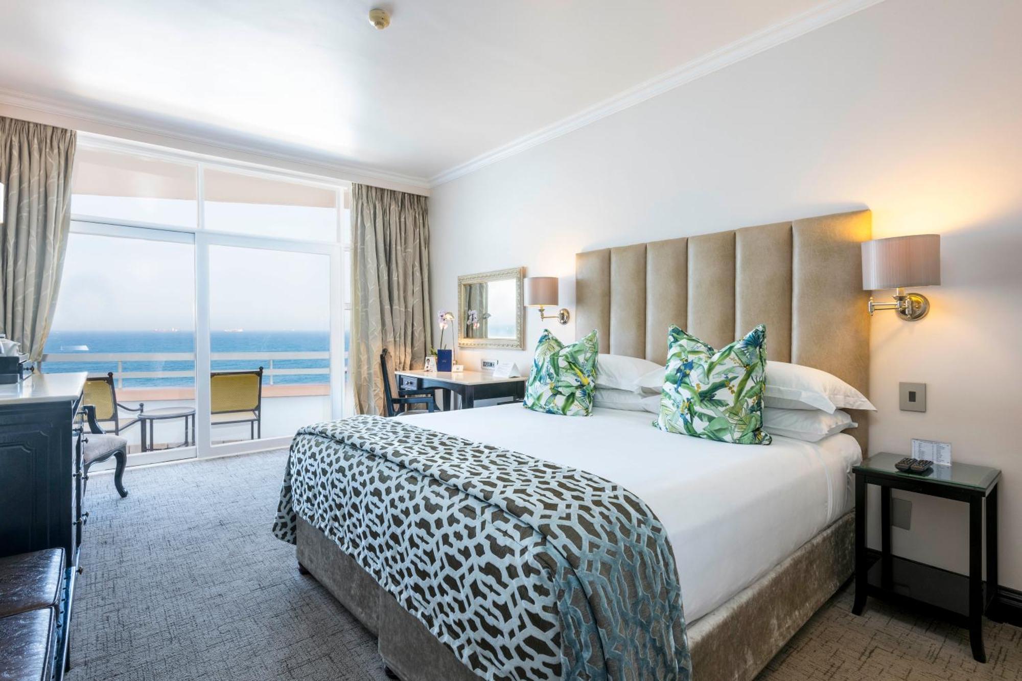 Beverly Hills Durban Exteriör bild A bedroom at the Oyster Box