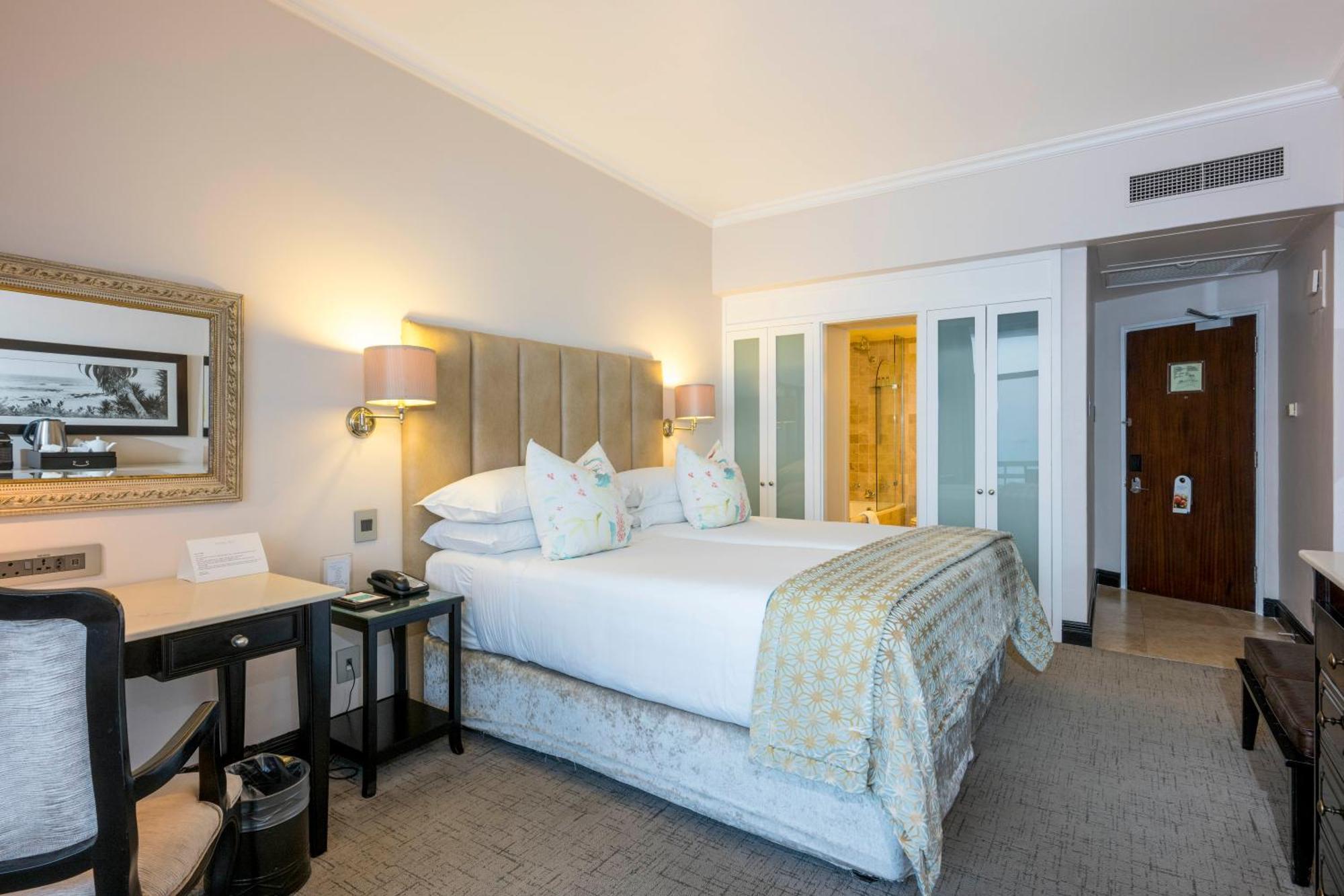Beverly Hills Durban Exteriör bild A room at the hotel