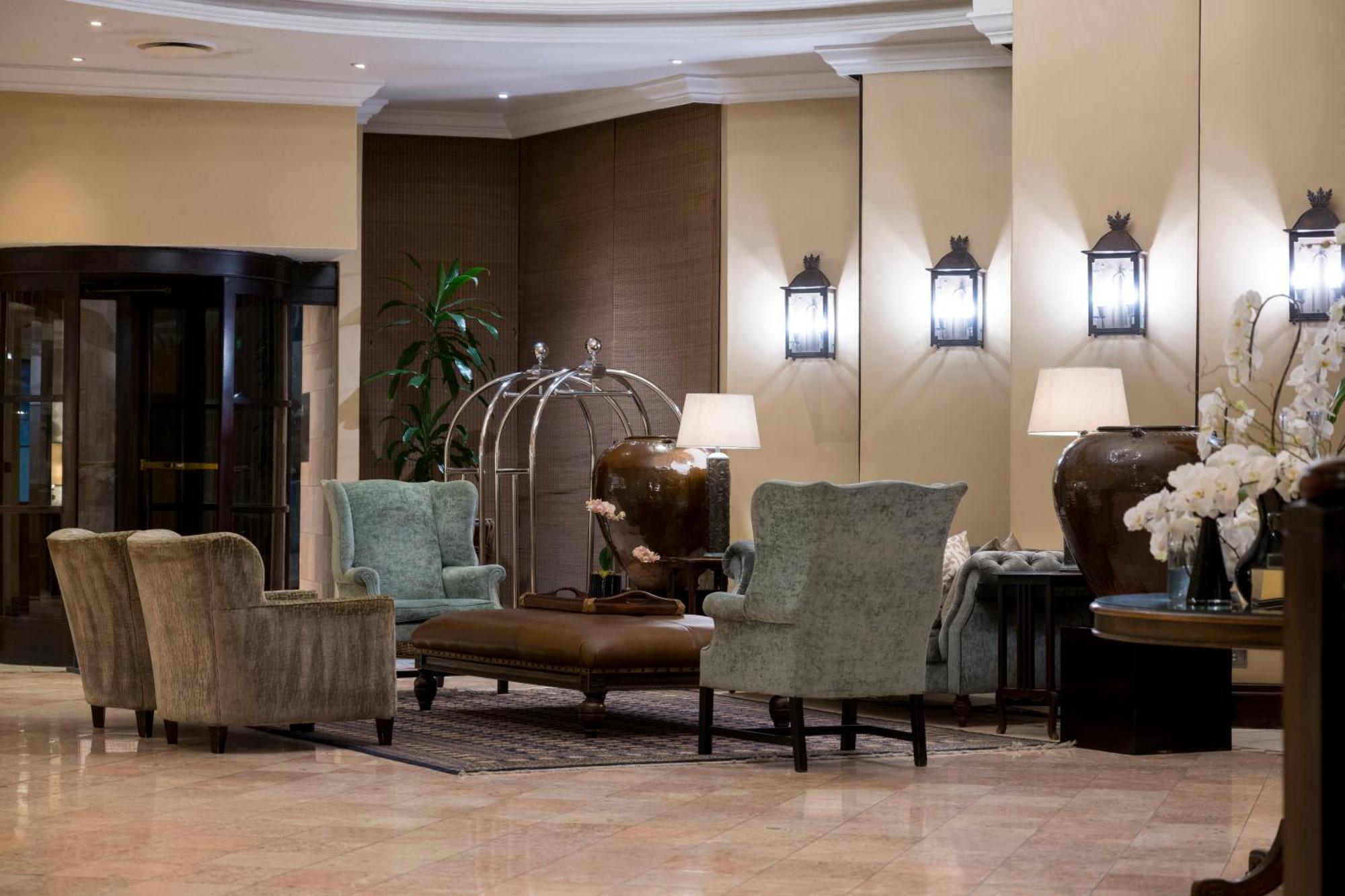 Beverly Hills Durban Exteriör bild The lobby of the Four Seasons Hotel
