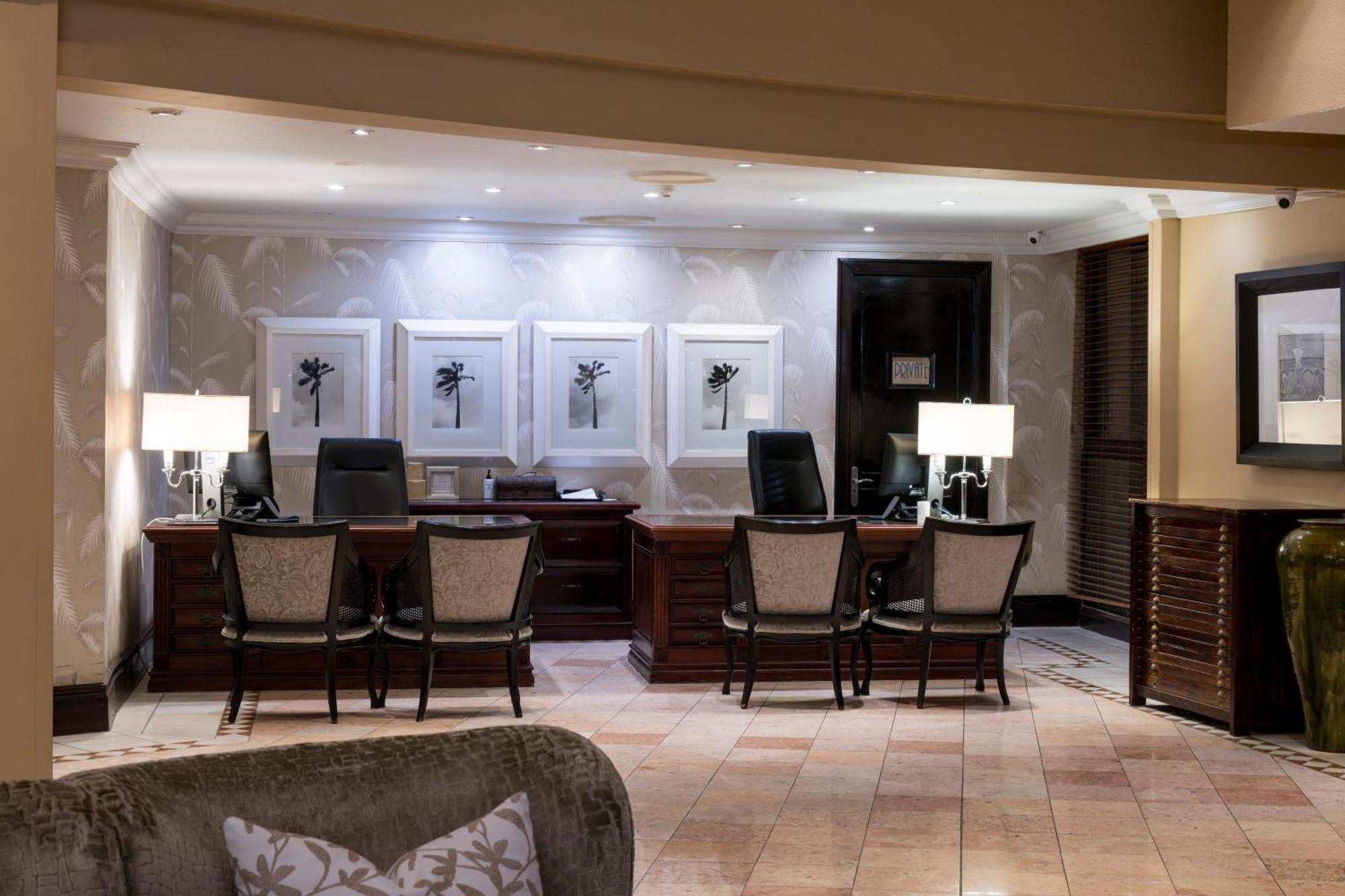 Beverly Hills Durban Exteriör bild Concierge desk at the Four Seasons Hotel, Washington, D.C.