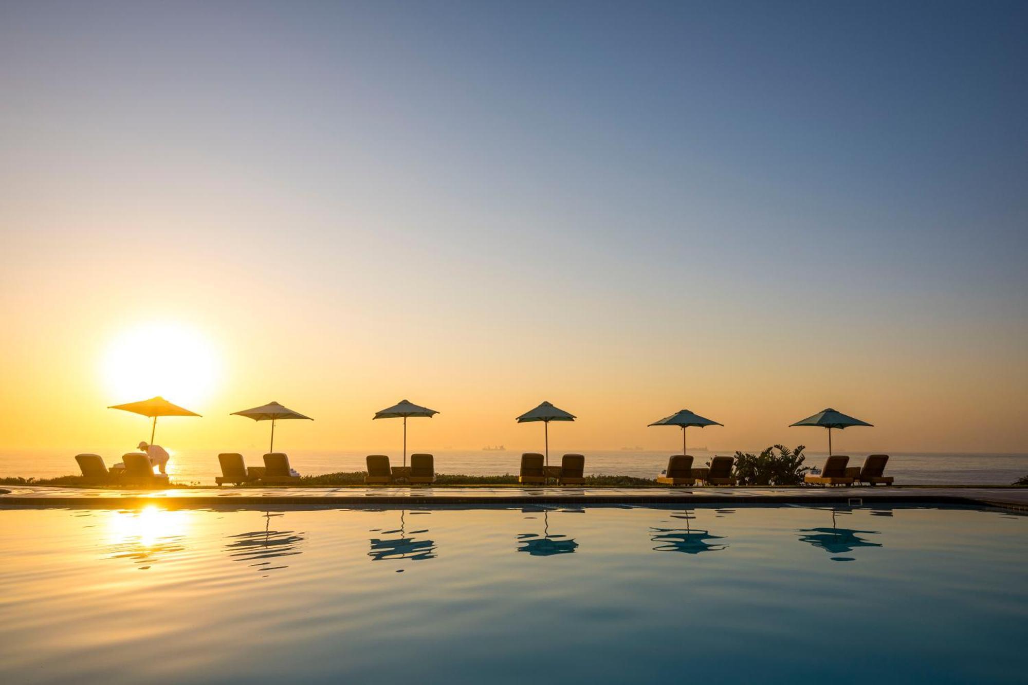 Beverly Hills Durban Exteriör bild Sunset at the pool