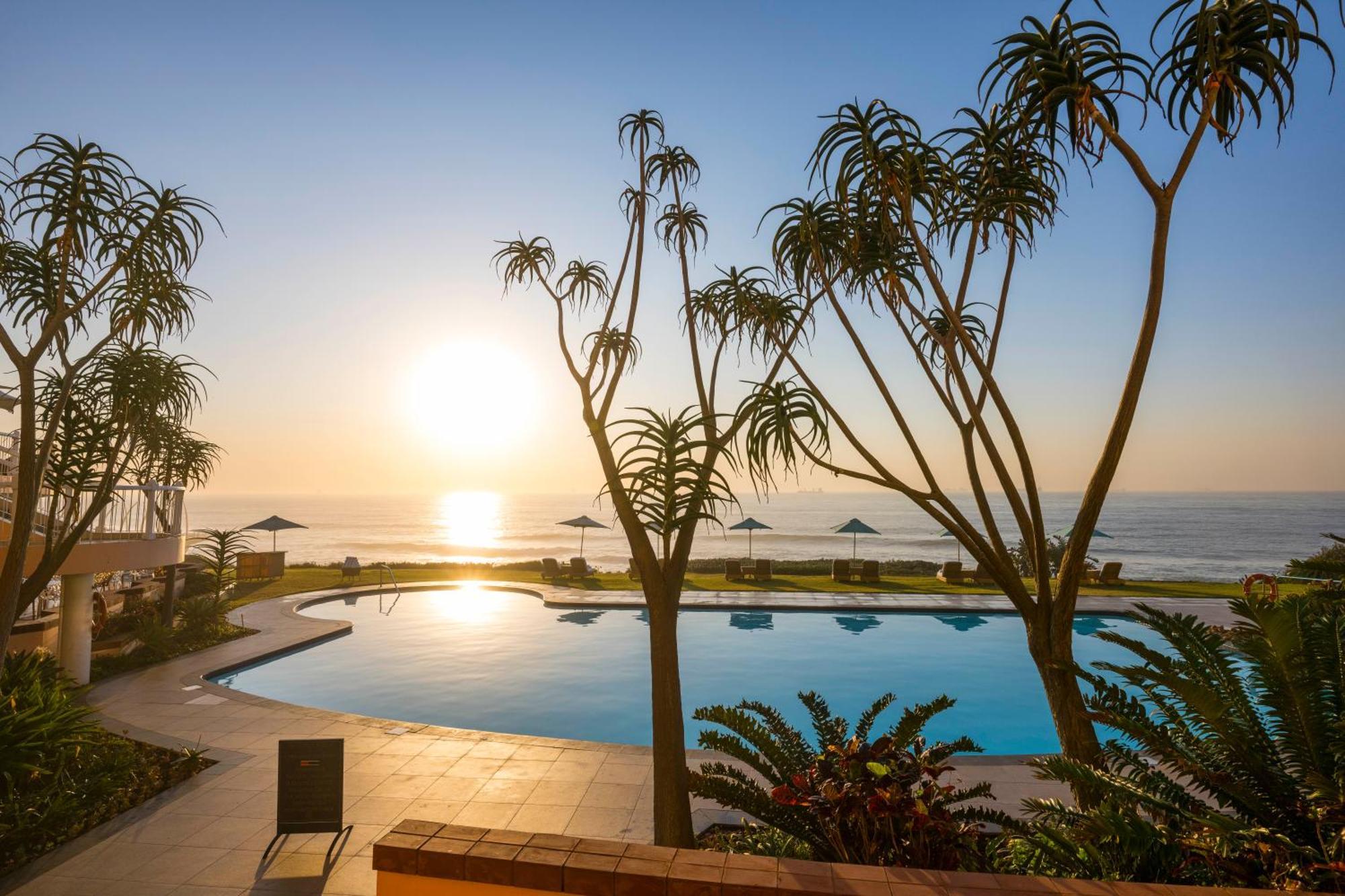 Beverly Hills Durban Exteriör bild Sunset at the pool
